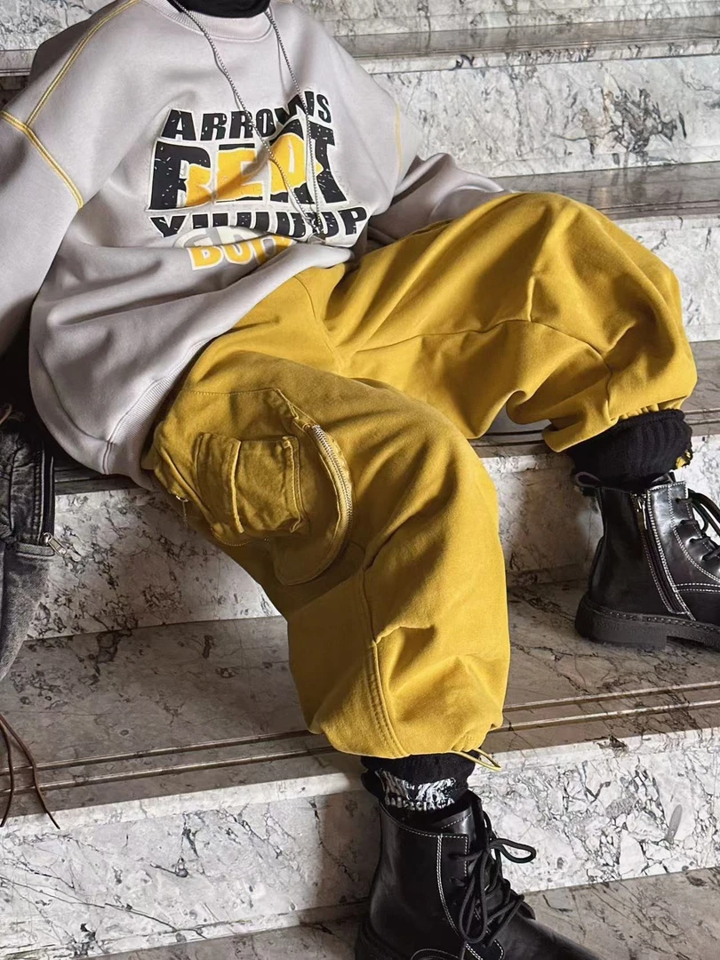 {蜡小新} 【巴黎系】今年主流色 一体绒工装裤，模特穿140，