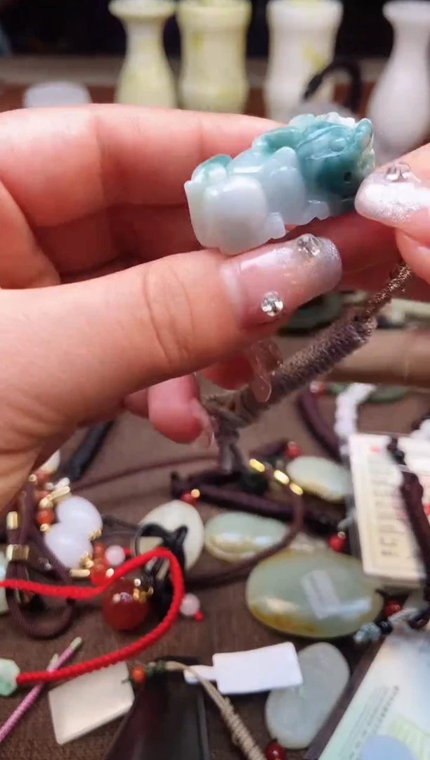 【闪购商品】翡翠挂件未镶嵌1