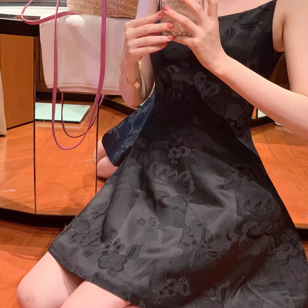 A4少女收腰提花缎面吊带连衣裙