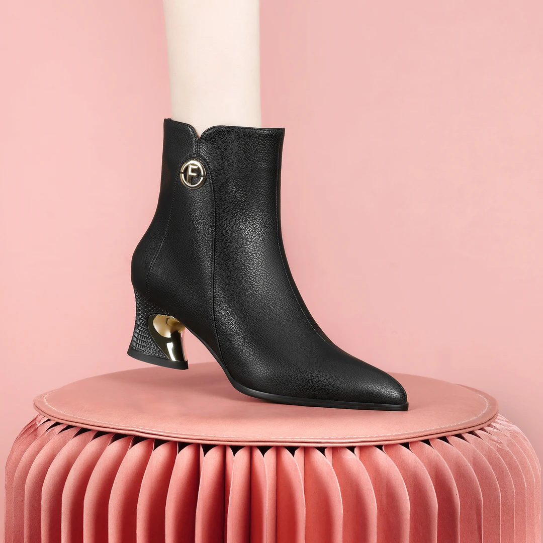 梵芮诗尖头秋冬加绒保暖字母装饰纯色气质优雅粗跟女短靴-Y067