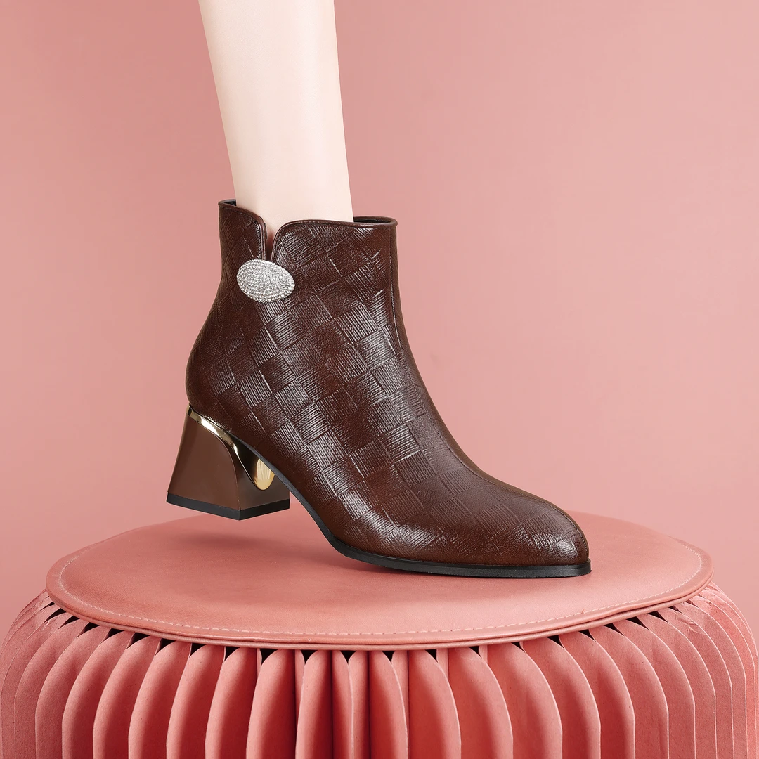 梵芮诗2024年秋冬新款尖头洋气时尚百搭加绒内里粗跟短靴-H1116