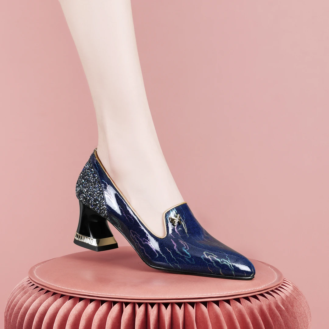 梵芮诗2024年春季尖头格利特钻饰拼色气质漆皮百搭粗跟单鞋-J0616