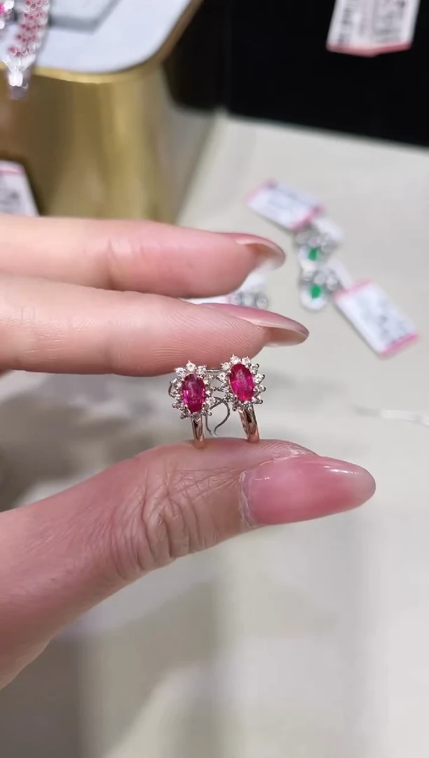 18K金镶嵌红宝石耳饰,K玫