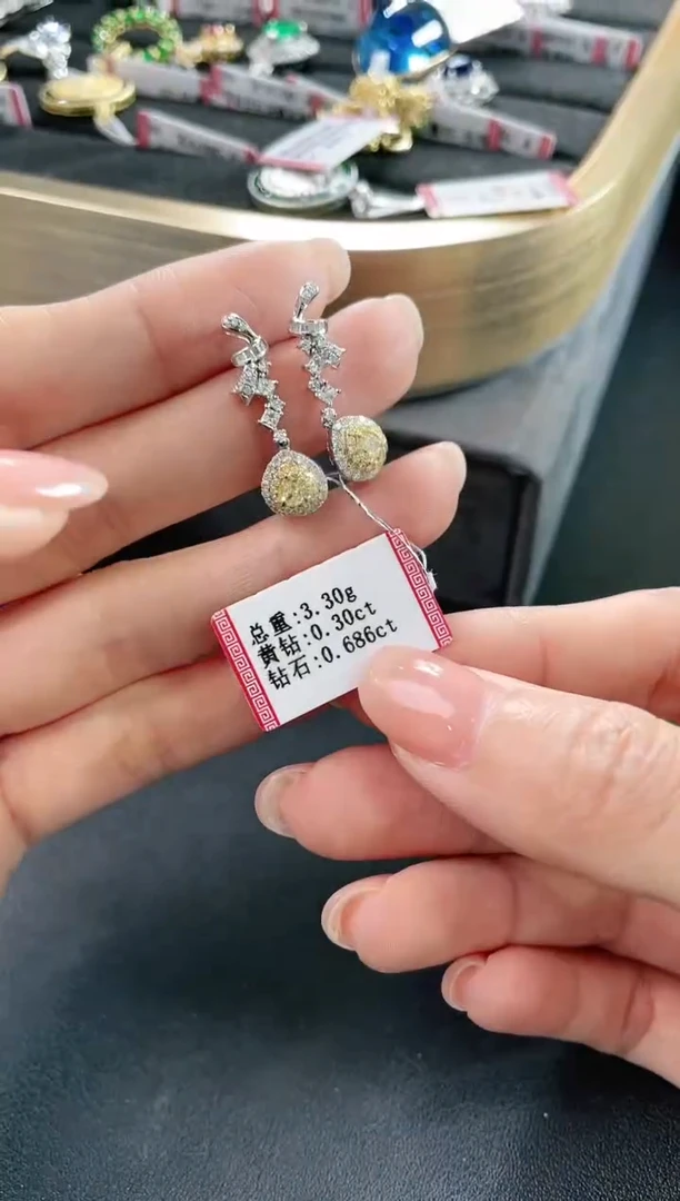 【闪购商品】钻石耳饰18K金镶嵌24323424