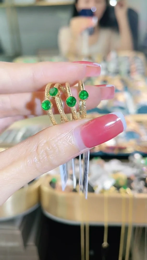 【闪购商品】祖母绿戒指18K金镶嵌多样性发其1