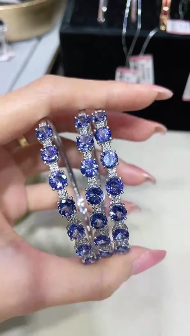 18K金镶嵌坦桑石手镯 多样性发其一