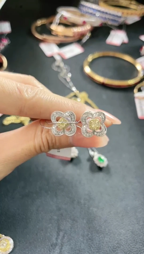 【闪购商品】钻石耳饰18K金镶嵌24234234