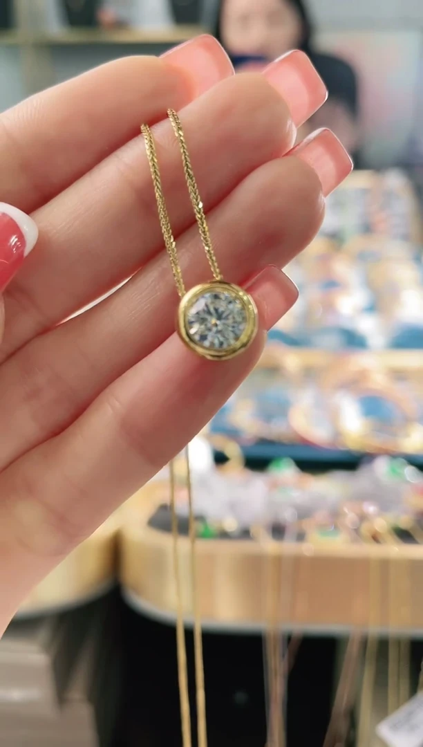 【闪购商品】合成碳硅石（莫桑石）吊坠(不含链)18K金镶嵌1