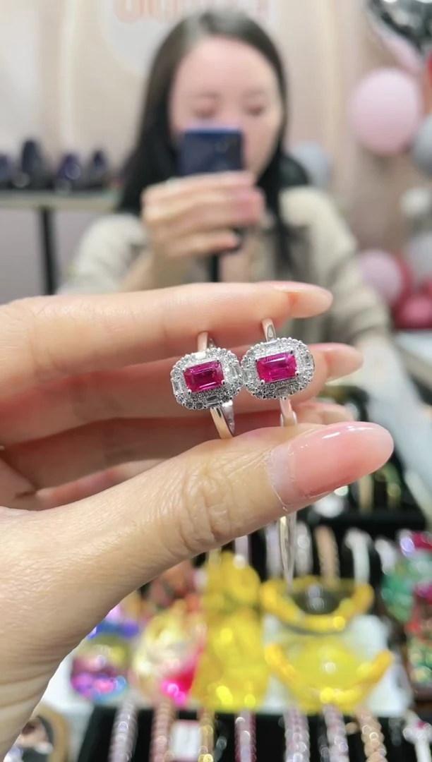 18K金镶嵌天然无烧红宝石戒指方切款 多样性发其一 约0.8ct