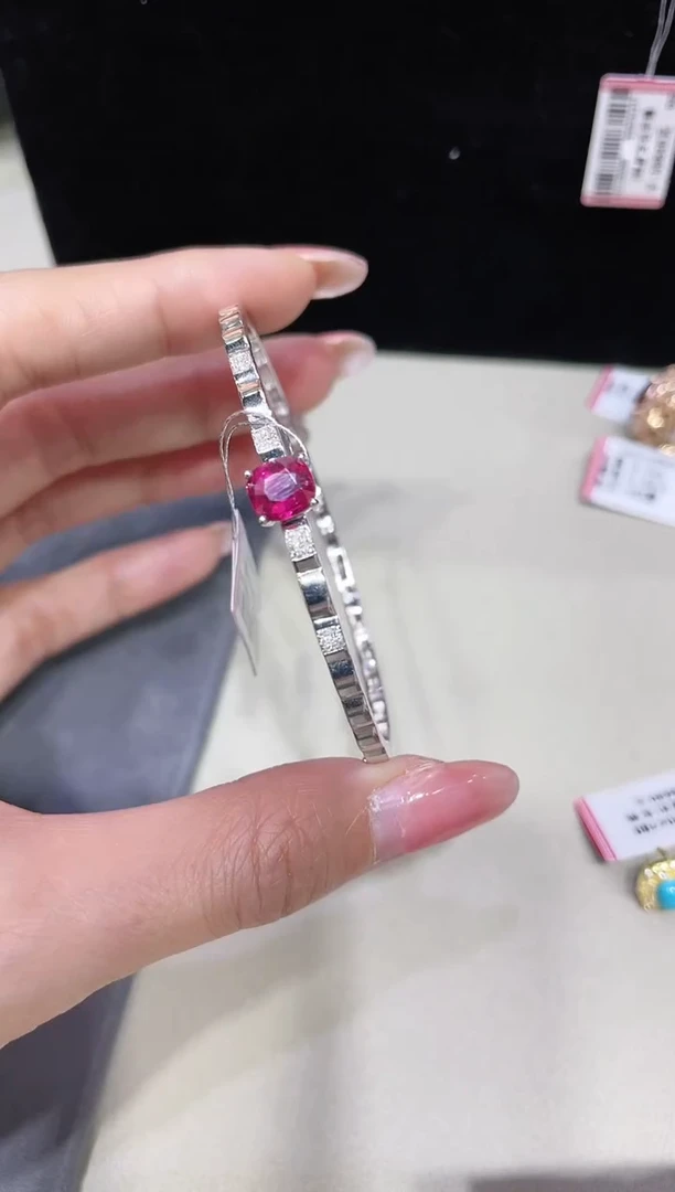 18K金镶嵌天然碧玺手镯