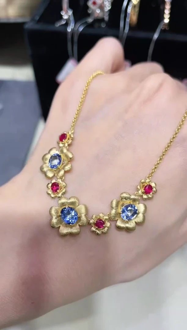 18K金镶嵌天然蓝宝石项链