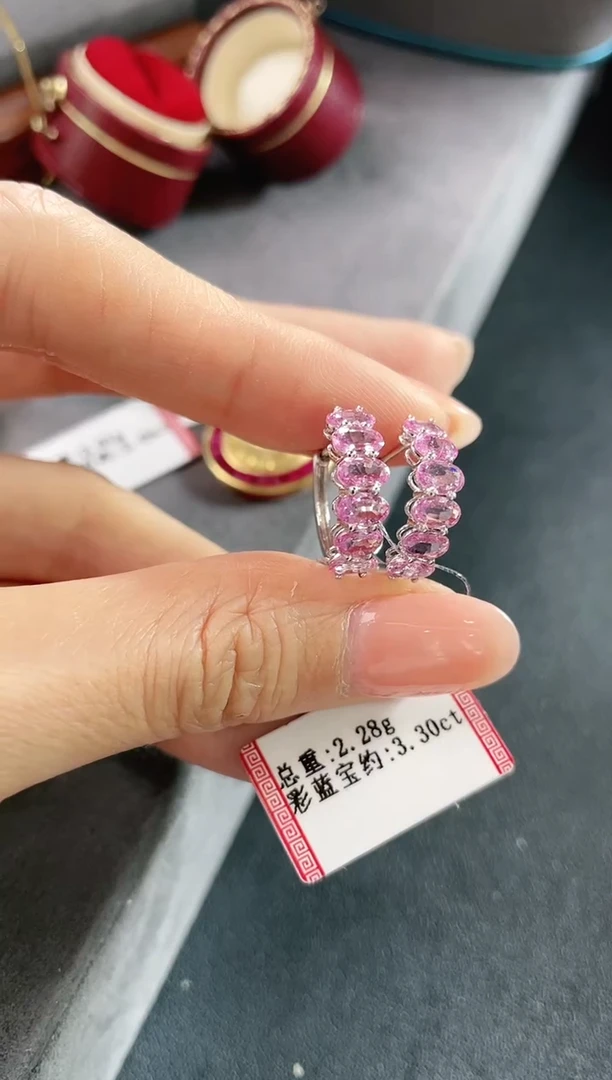 18K金镶嵌彩色蓝宝石耳饰，K白