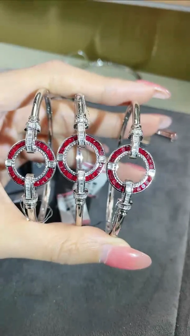 18K金镶嵌天然红宝石手镯（ 多样性发其1）