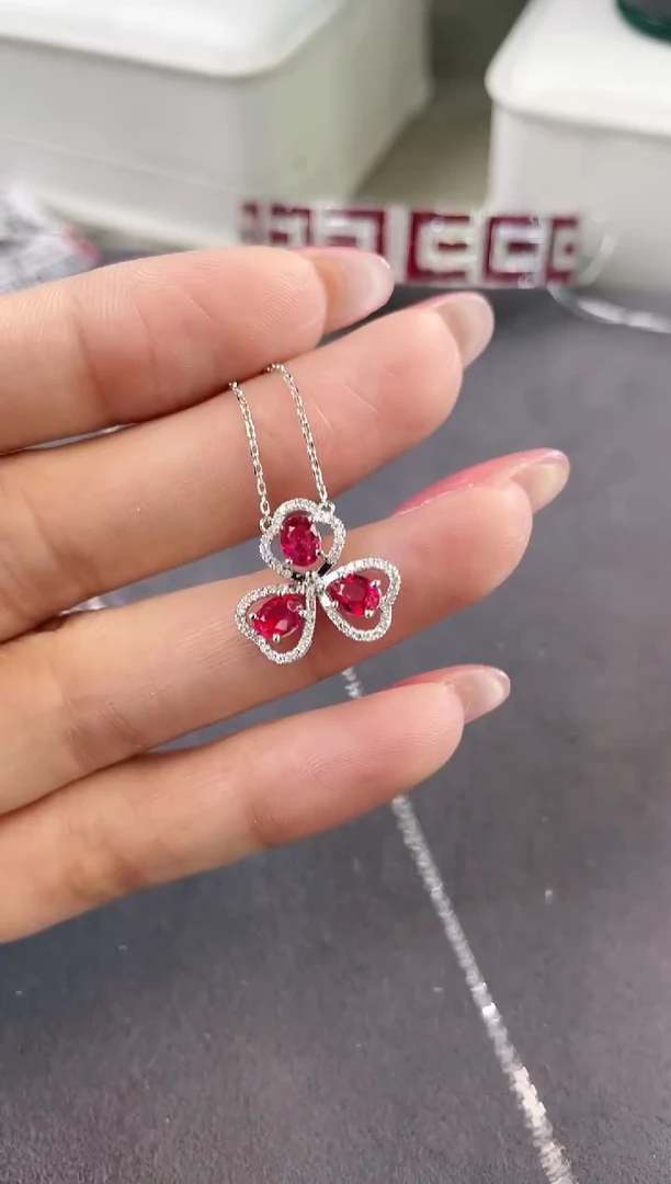 18K金镶嵌天然红宝石项链三叶草款