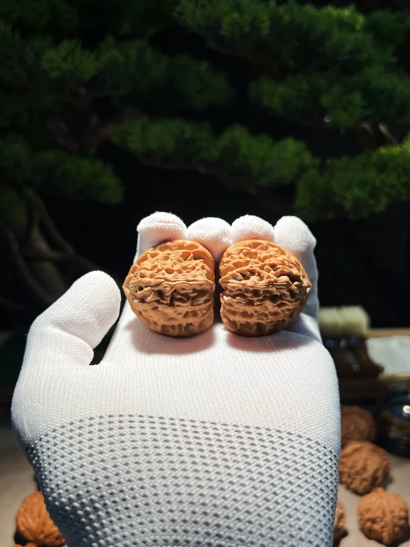 38尺三角白文玩核桃