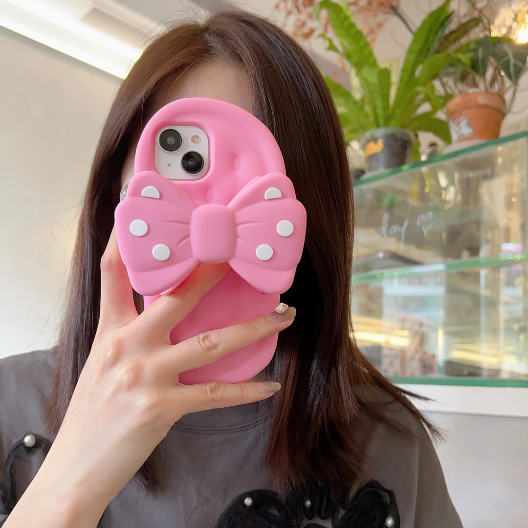 苹果粉色蝴蝶结拖鞋波动卡通适用iPhone全包硅胶14promax手机壳