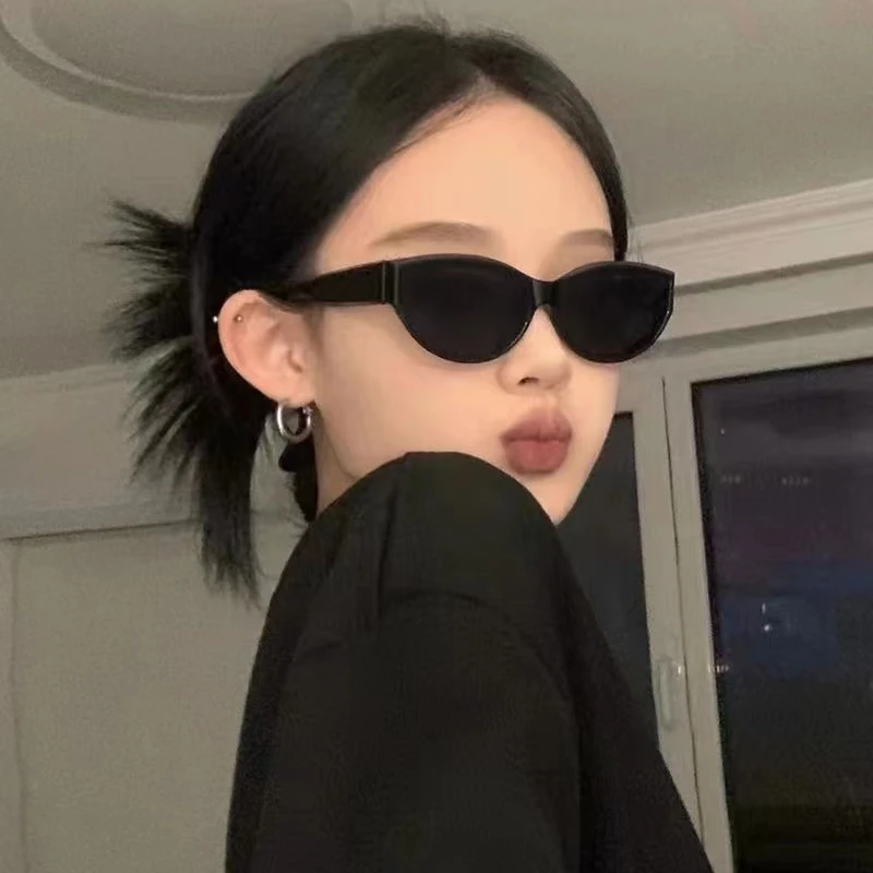 欧美猫眼墨镜女款网红高级感个性复古凹造型拍照太阳眼镜潮酷方脸