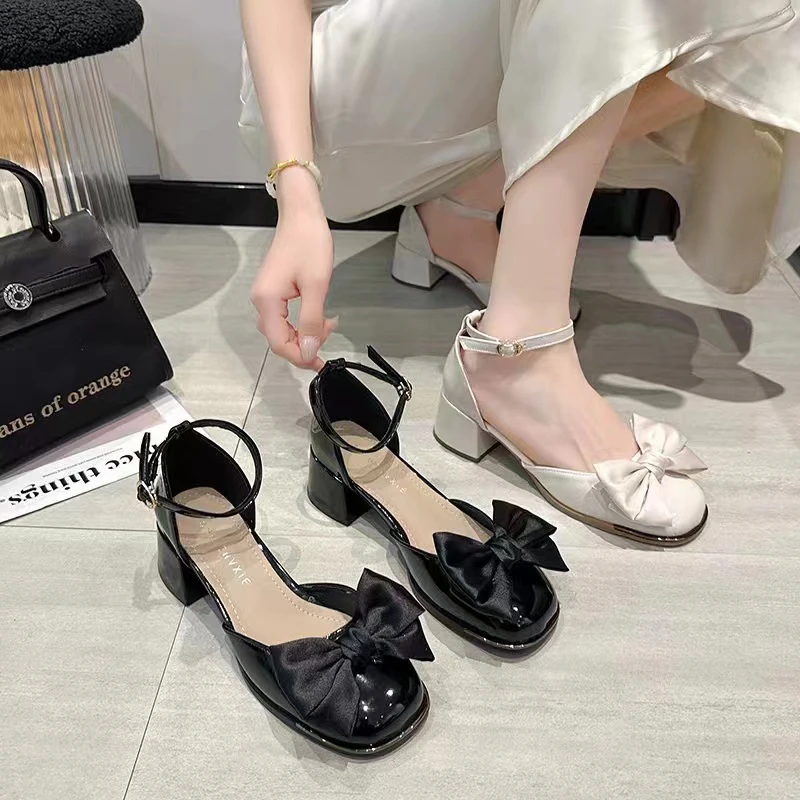 法式蝴蝶结凉鞋2024新款复古方跟增高亮皮时装凉鞋 2372