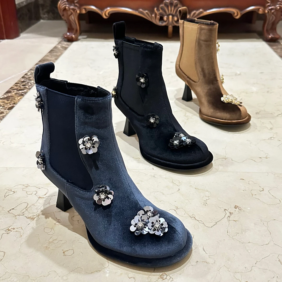 【映昔】24秋新时尚复古丝绒圆头细高跟轻奢风法式小香风手工亮片靴