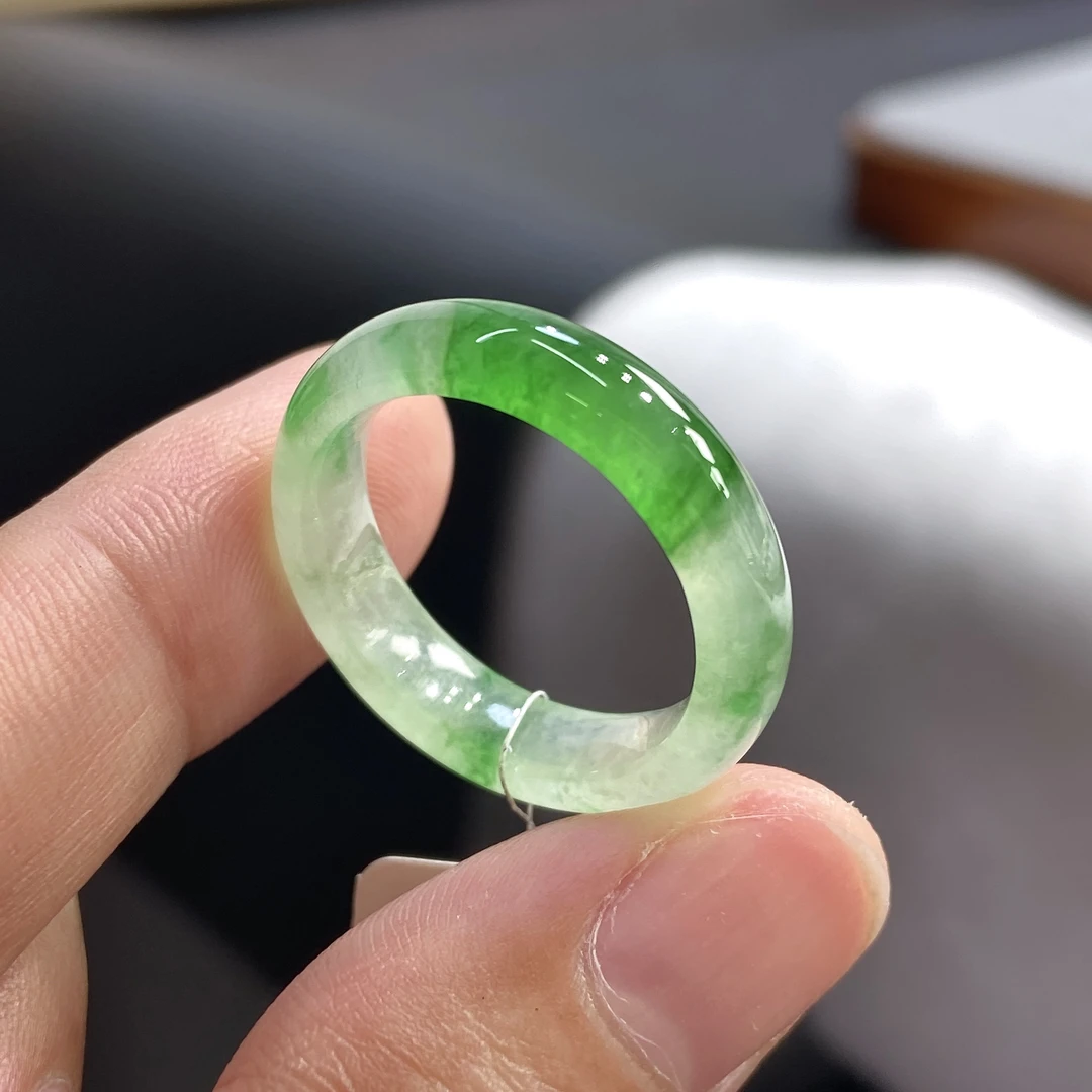 19号 天然缅甸A货 老坑冰阳绿飘阳翡翠玉戒指 内径18.8mm
