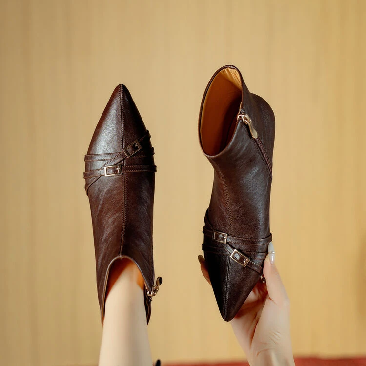 牛皮~4cm真皮复古尖头中跟短靴女法式皮带扣猫跟裸靴气质瘦瘦短靴