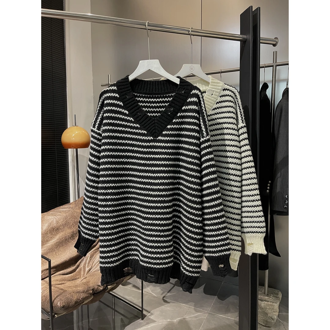 宽松版V领条纹毛衣M220（清）