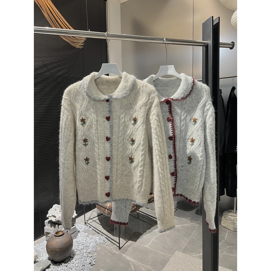 刺绣小花撞色翻领毛绒毛衣8312（清）