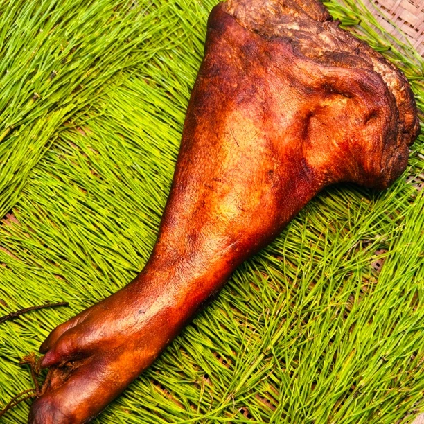 【腊肉现称现卖】正宗四川传统柴火烟熏腊猪脚