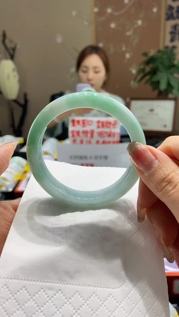 【闪购商品】翡翠手镯未镶嵌56.6圈口