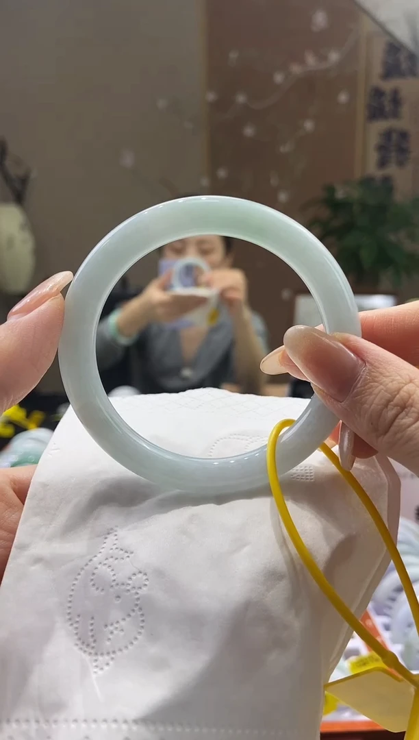【闪购商品】翡翠手镯未镶嵌56.7圈口