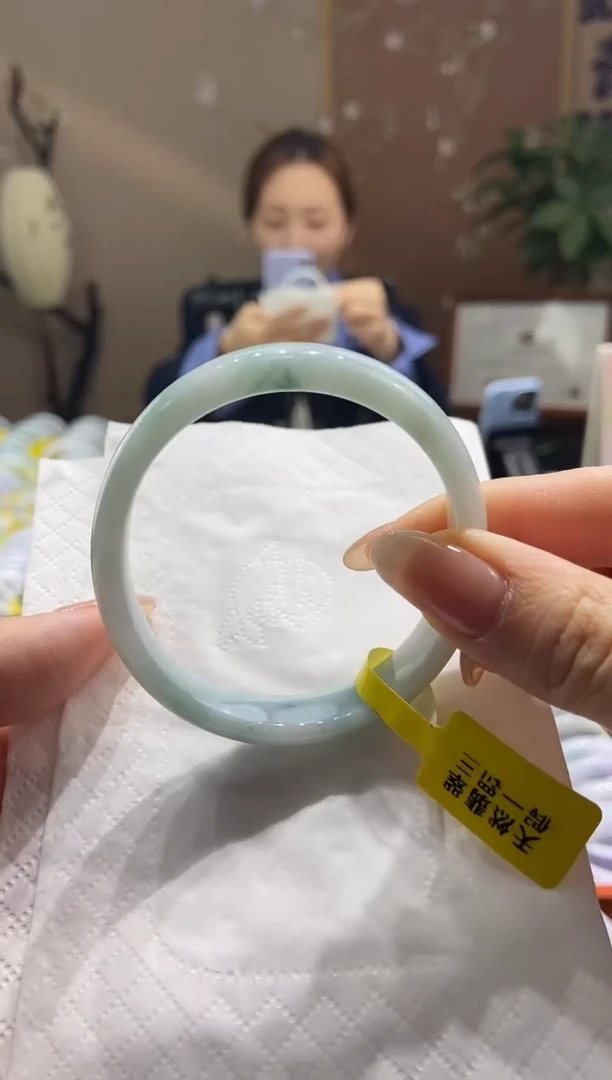 【闪购商品】翡翠手镯（贵妃镯）未镶嵌55圈口