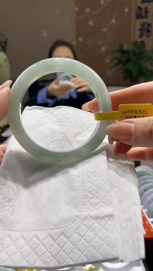 【闪购商品】翡翠手镯未镶嵌57.5圈口