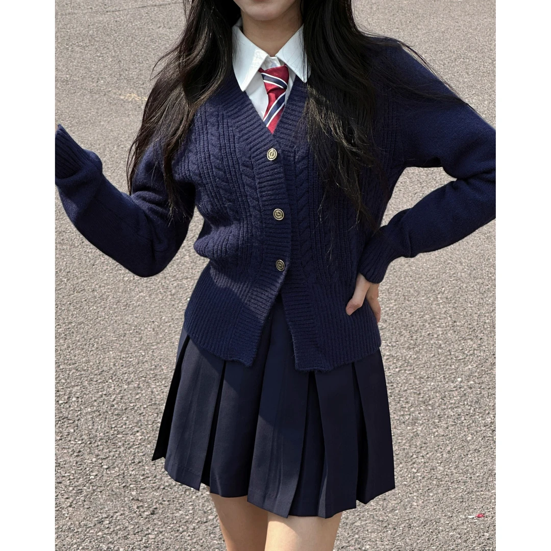 【开衫】新款JK学院风v领绣花修身收腰毛衣开衫