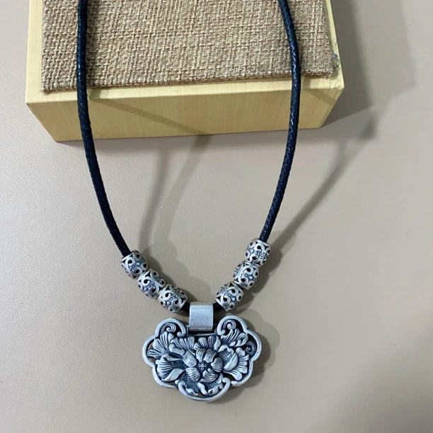 吊坠足银 《七牌银楼》纯银牡丹锁时尚项链