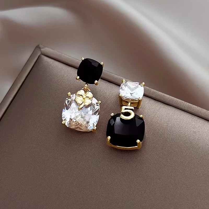 合金耳饰 不对称锆石耳环女小众设计感高级耳钉2024年新款轻奢气