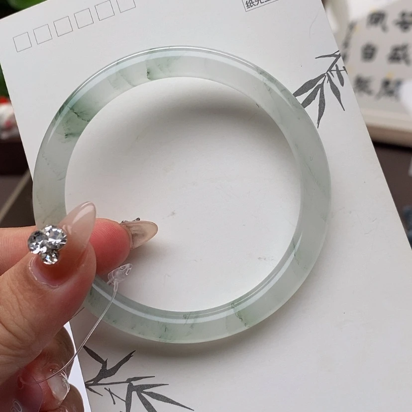 【闪购商品】石英质玉手镯未镶嵌A****心