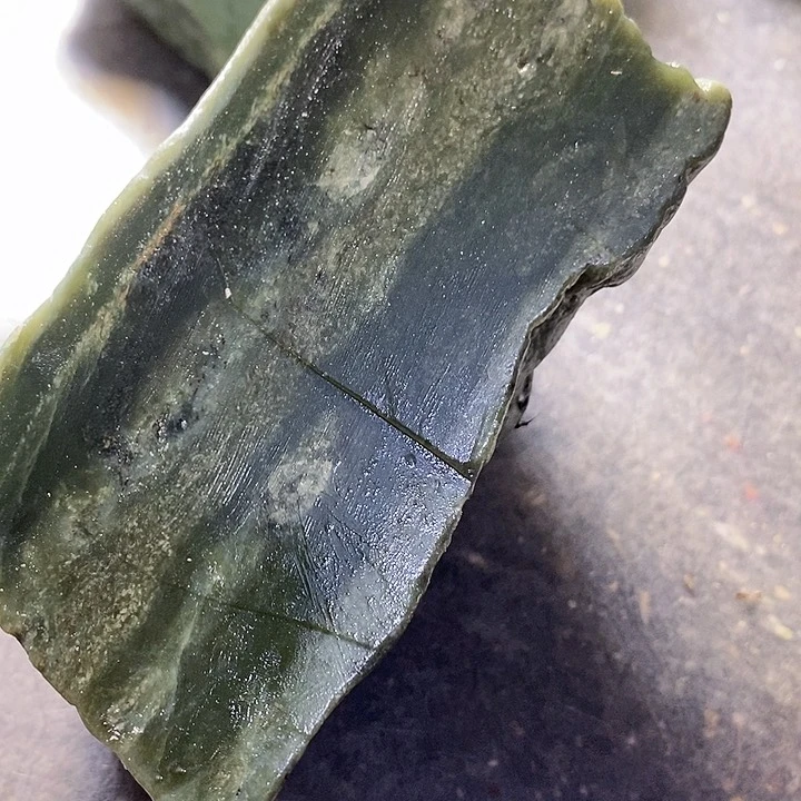 透闪石质玉挂件未镶嵌