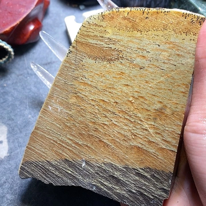 透闪石质玉挂件足铂镶嵌