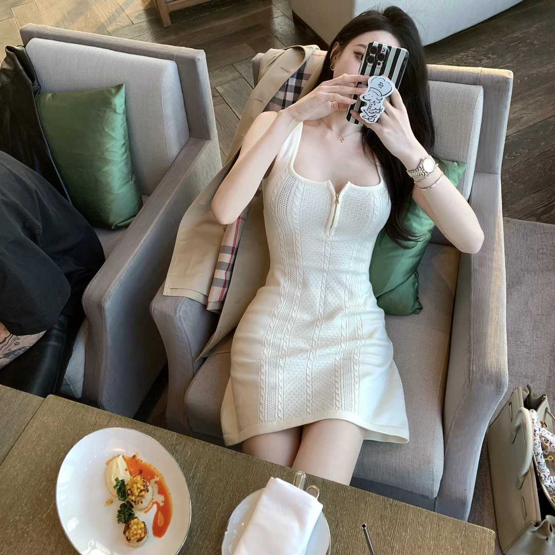 法式方领背心连衣裙裙子镂空收腰显瘦短裙吊带连衣裙气质高级感