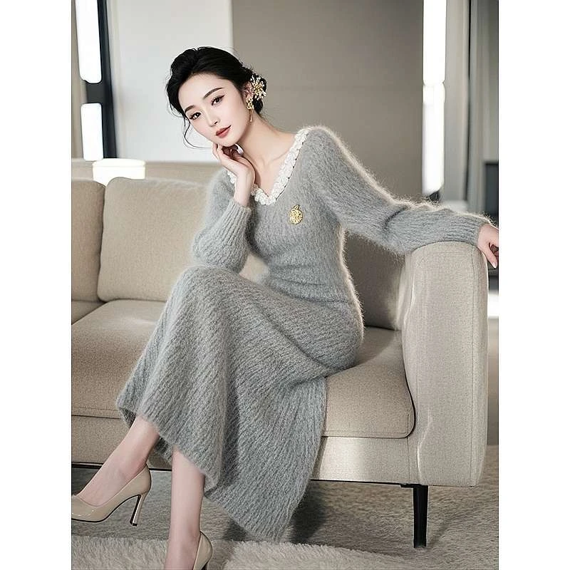 2024高级灰色加厚毛衣连衣裙女冬季法式内搭打底蕾丝针织长裙子