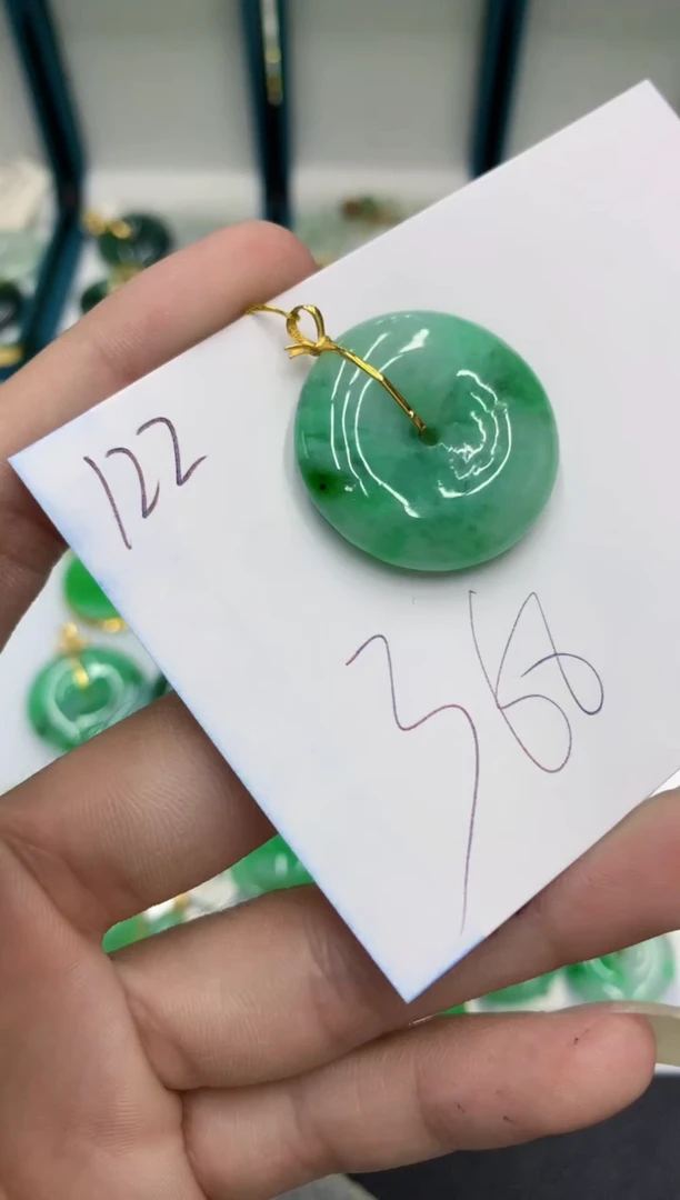 【闪购商品】翡翠颈饰18K金镶嵌翡翠