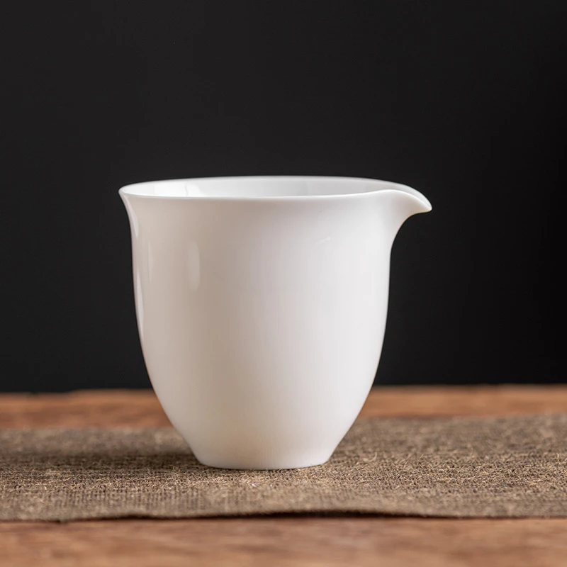 德化羊脂玉白瓷公道杯功夫茶道配件撇口防烫茶空间陶瓷茶海分茶器