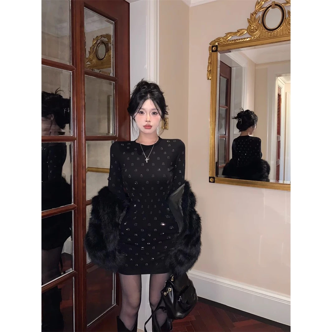 黑色字母烫钻2024长袖连衣裙女秋冬季辣妹内搭打底裙紧身包臀裙子