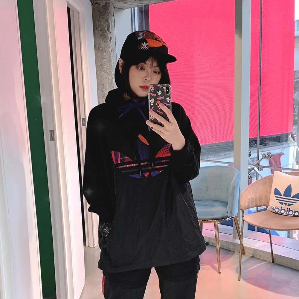 【奥莱】阿迪达斯三叶草女款运动休闲卫衣 4736
