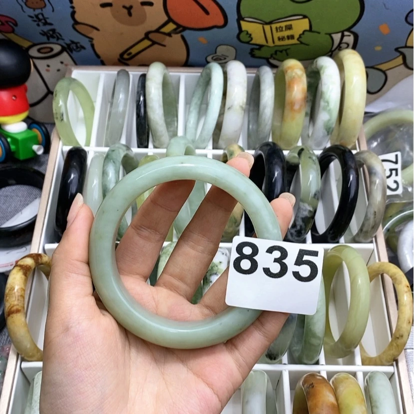 【闪购商品】蛇纹石玉手镯未镶嵌小*。