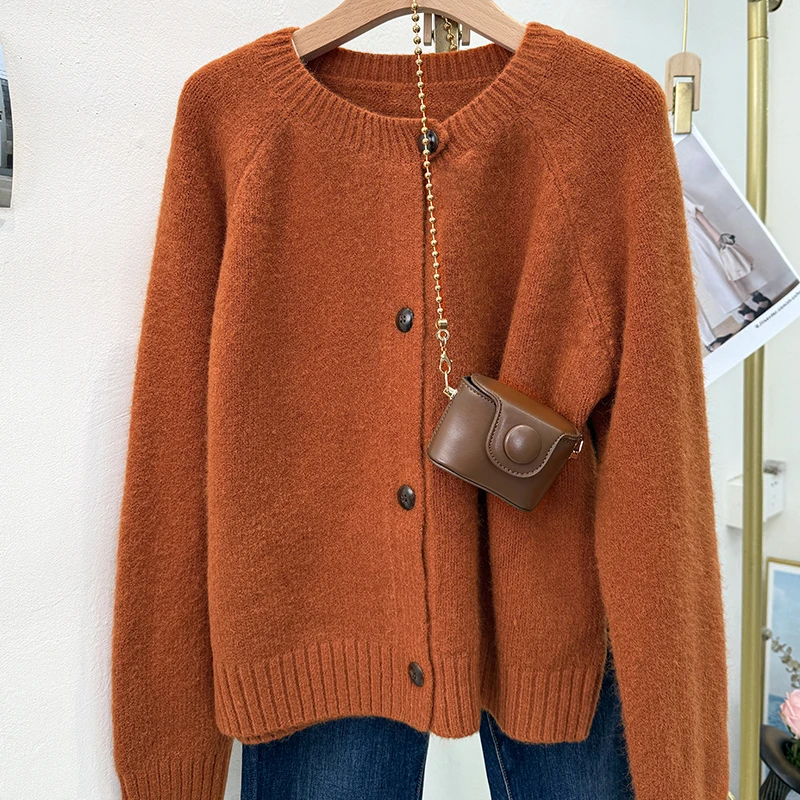 3833【冬上新】显白单排扣毛衣外套厚款宽松圆领短款针织长袖上衣女