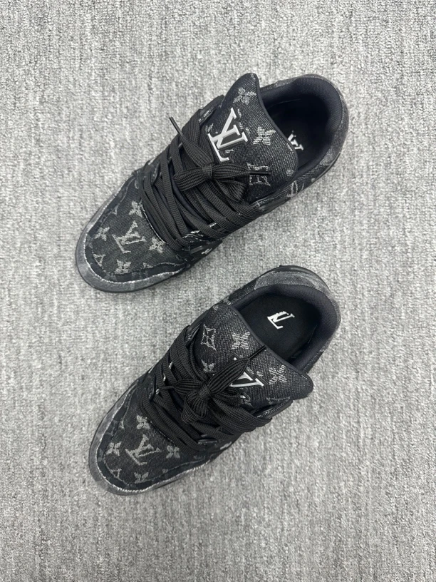 40.5 lv trainer 黑灰牛仔板鞋 95新
