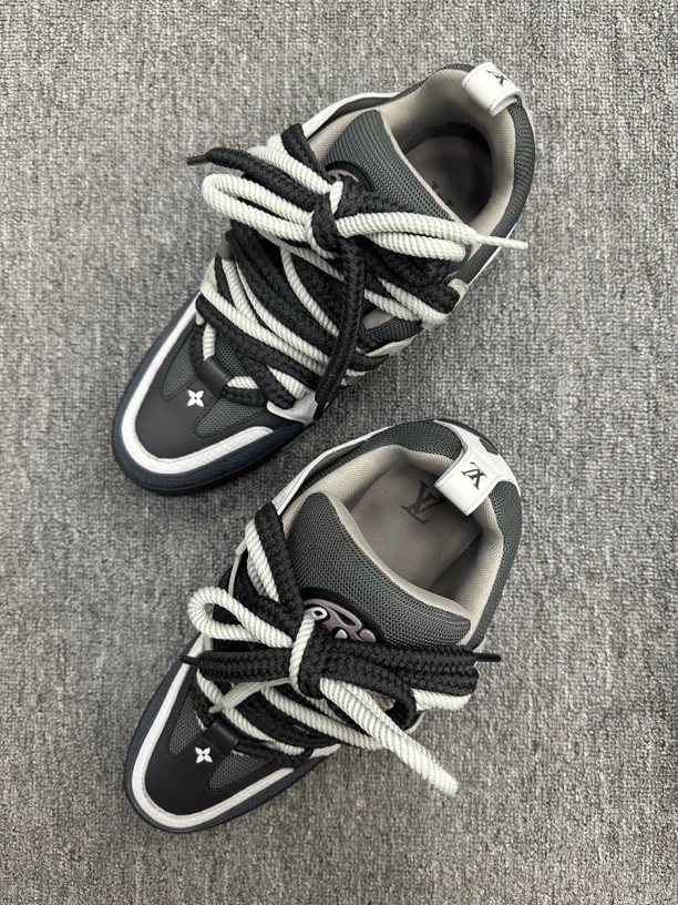 42 lv skate 板鞋 黑灰色 准新