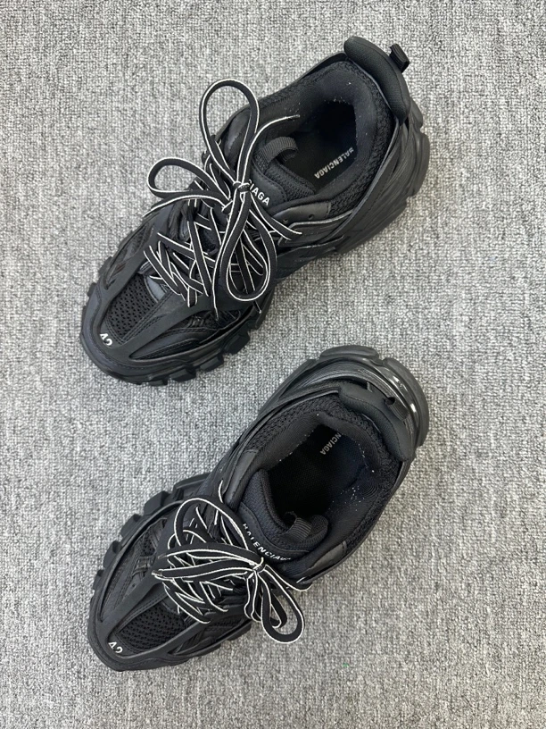 42 巴黎世家track 黑色老爹鞋 97新