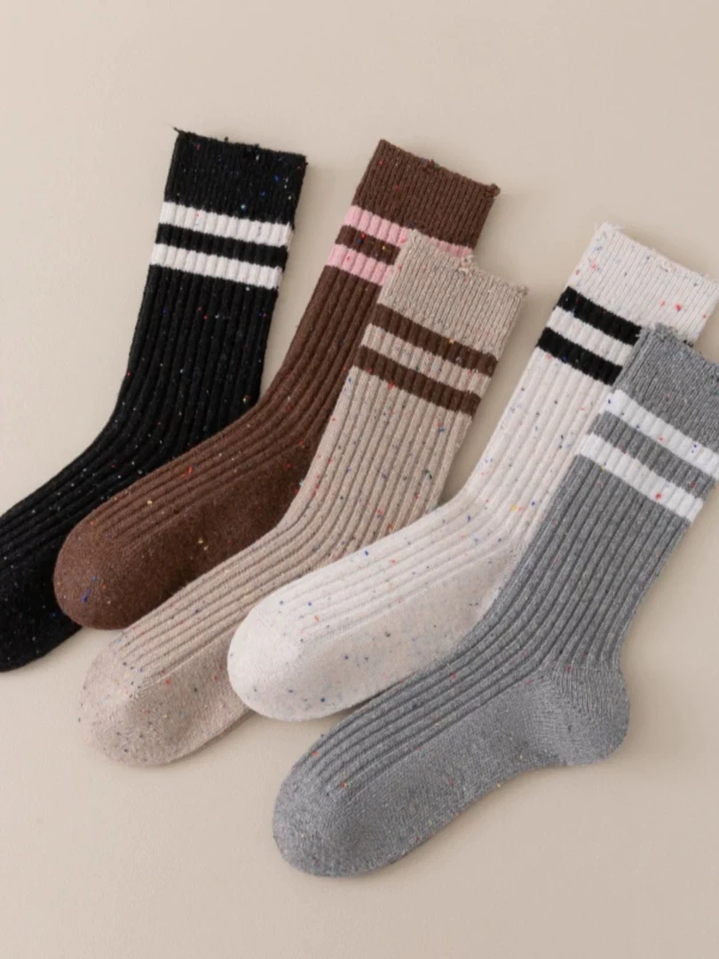 不凡造秋冬中筒袜女条纹运动风破洞袜口学院风百搭休闲袜条纹彩点